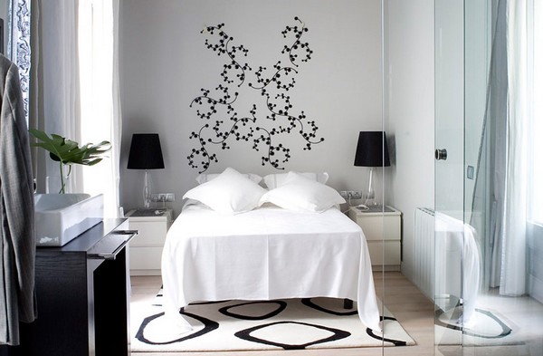 Strict-Black-and-White-Bedroom-Loft-Interior-Design