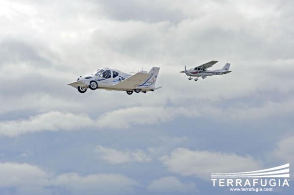 Terrafugia-Flying-Car-600x399